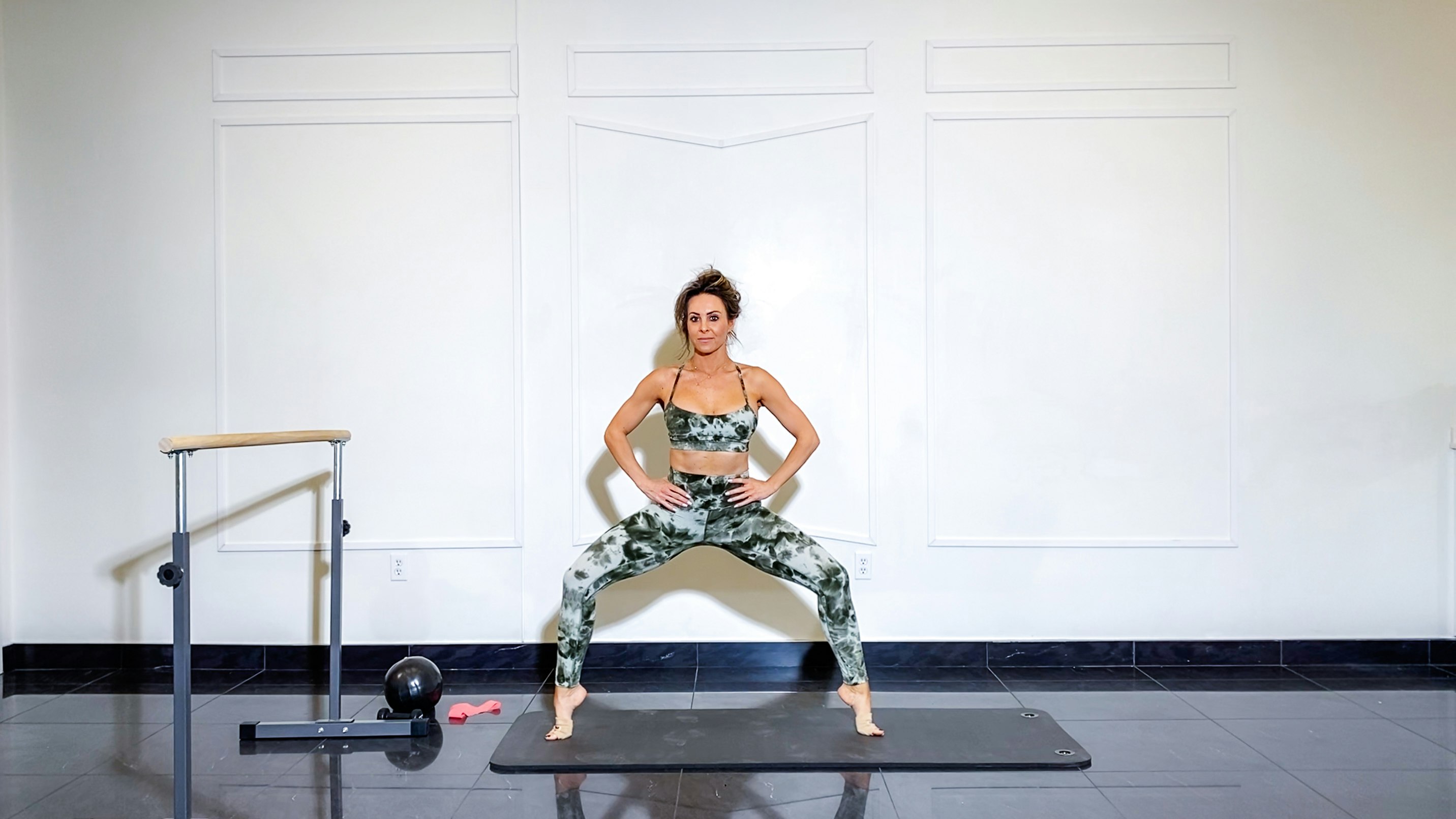 Mar 17 Signature Barre Fat Burn | Mic...